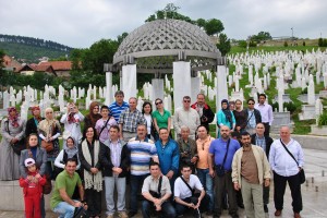 Veyis Gungor Arkadaslariyla Izzetbegovic Sehitliginde Saray Bosna