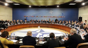 800px-NATO_Ministers_of_Defense_and_of_Foreign_Affairs_meet_at_NATO_headquarters_in_Brussels_2010-1